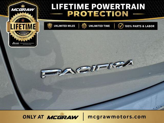Used 2023 Chrysler Pacifica Touring-L FWD image 8