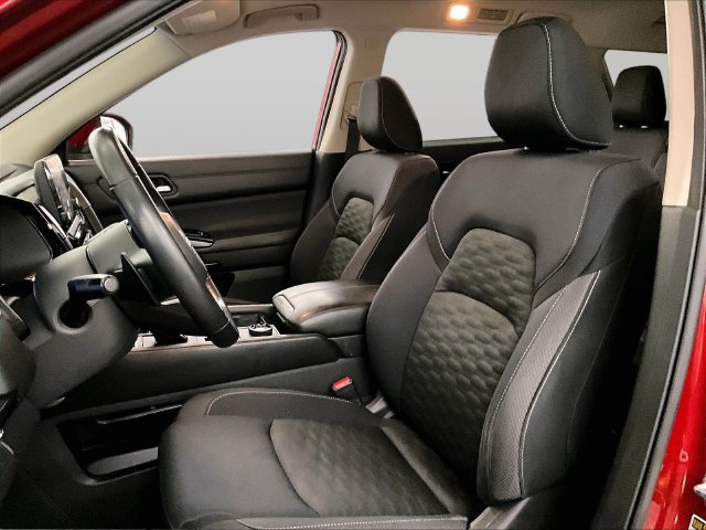 Used 2022 Nissan Pathfinder SV AWD/4WD image 24