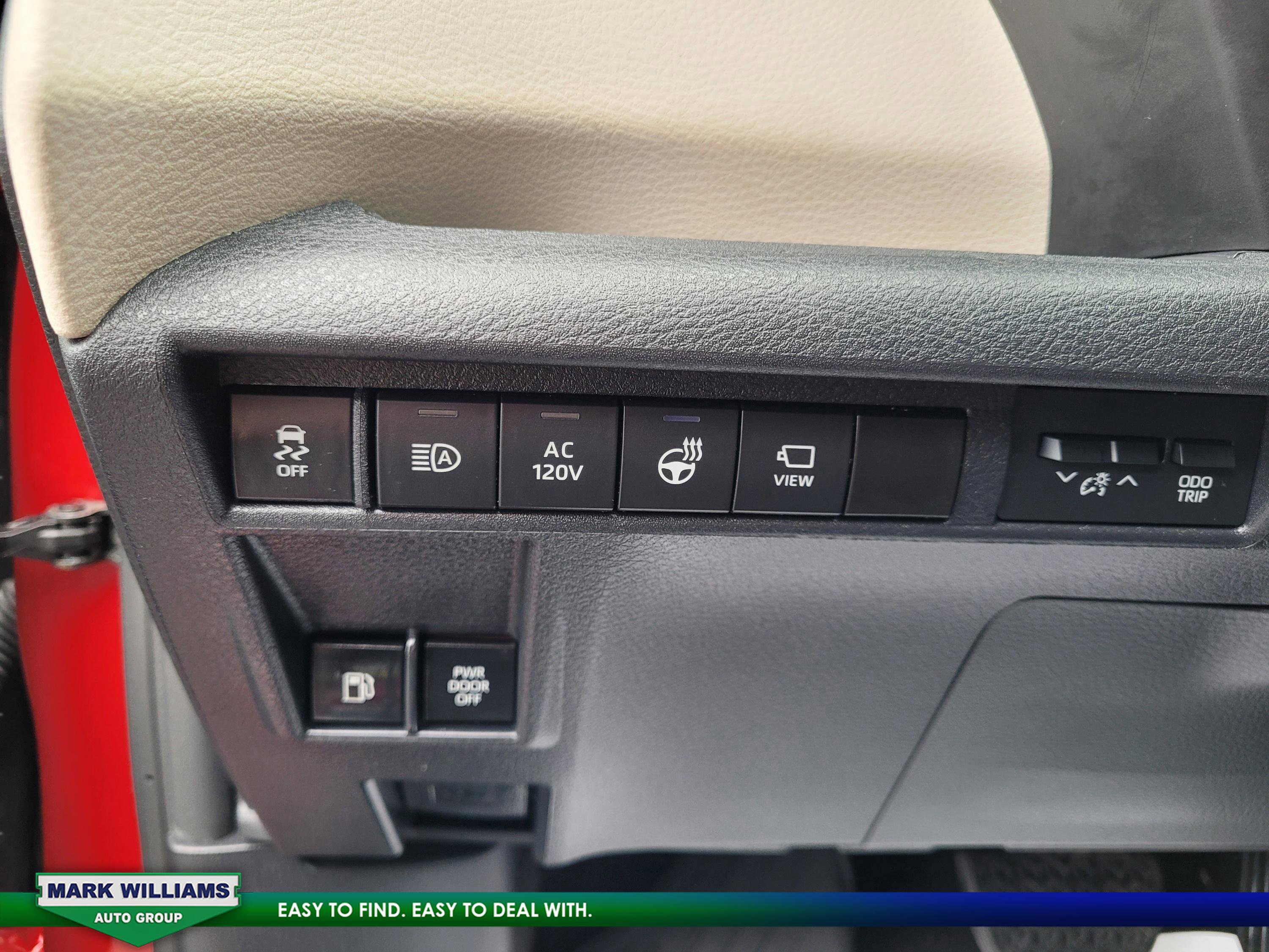 Used 2021 Toyota Sienna Platinum image 31