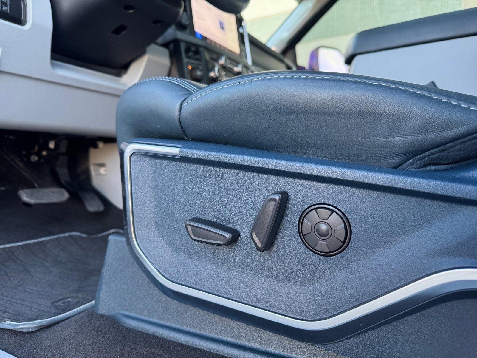 Certified 2024 Ford F250 Limited w/ FX4 Off-Road Package image 22