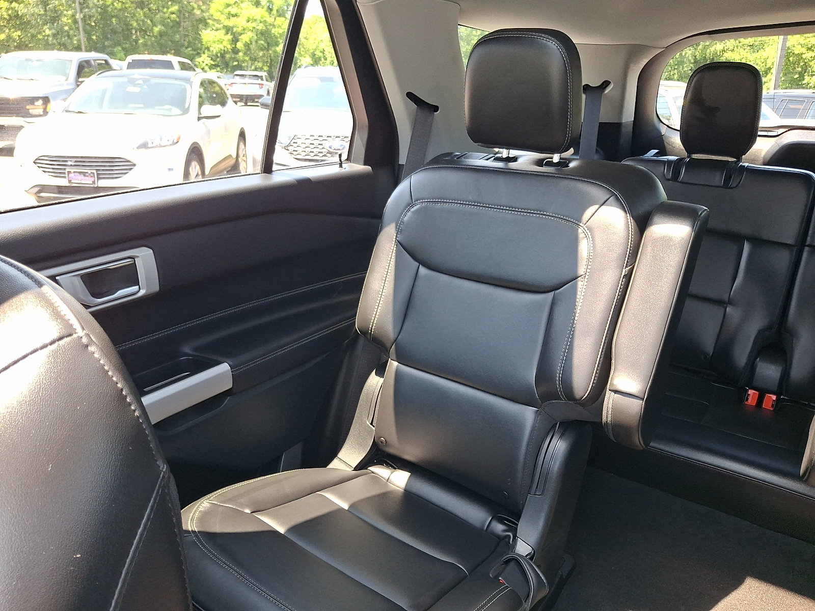 Certified 2024 Ford Explorer XLT w/ Equipment Group 202A AWD/4WD image 18