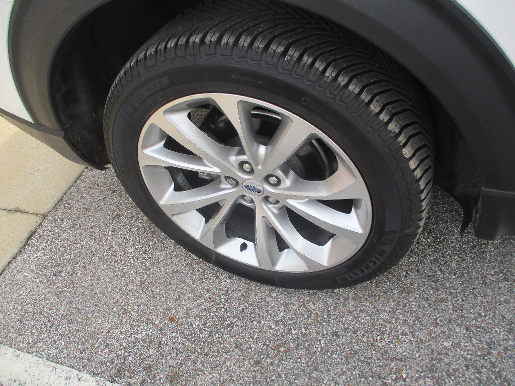 Certified 2021 Ford Explorer Platinum w/ Equipment Group 601A image 24