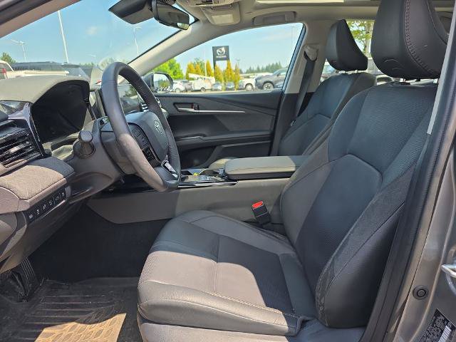 Used 2025 Toyota Camry XLE w/ Premium Plus Package AWD/4WD image 5