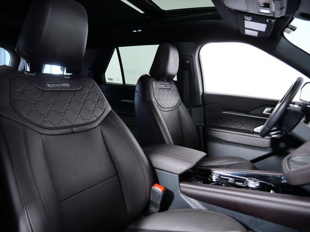 Certified 2025 Ford Explorer Platinum w/ LUX Leather Package AWD/4WD image 11