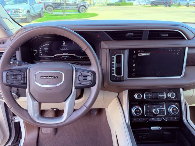 Used 2024 GMC Yukon Denali AWD/4WD image 17