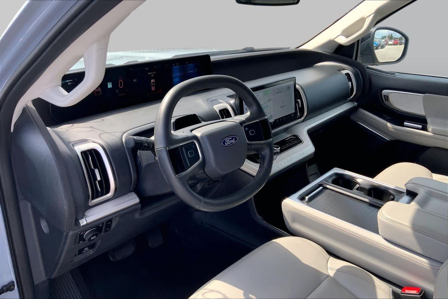 Certified 2025 Ford Expedition Active AWD/4WD image 17