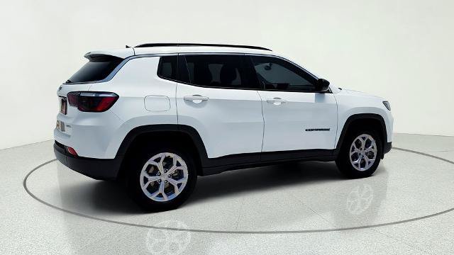 Used 2024 Jeep Compass Latitude AWD/4WD image 8