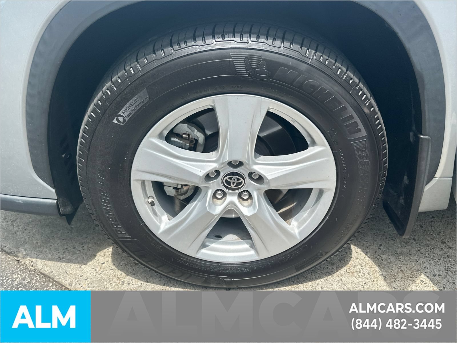 Used 2021 Toyota Highlander L AWD/4WD image 12