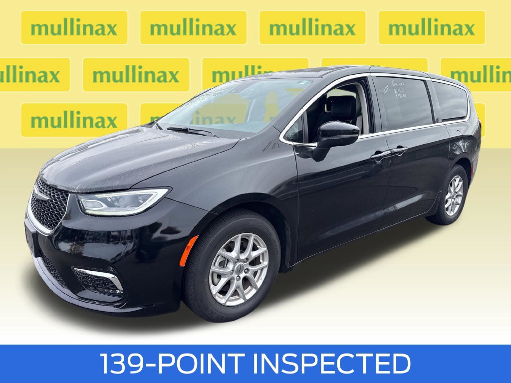 Used 2023 Chrysler Pacifica Touring-L FWD image 15