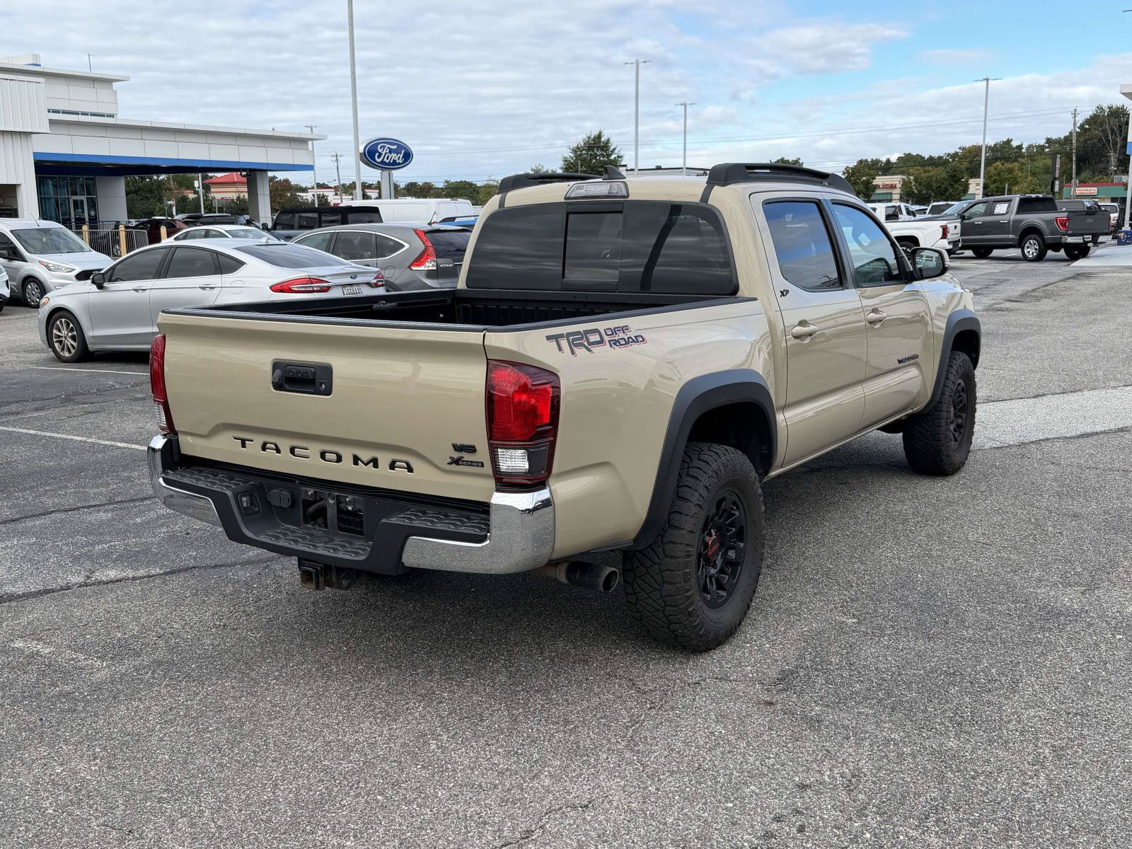 Used 2019 Toyota Tacoma TRD Off-Road RWD image 2
