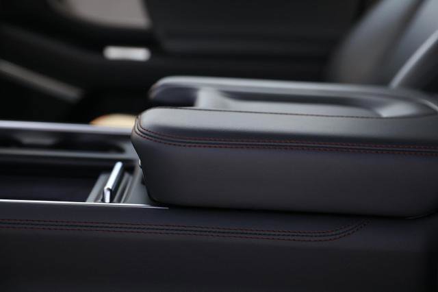 Certified 2025 Ford Expedition Active AWD/4WD image 27