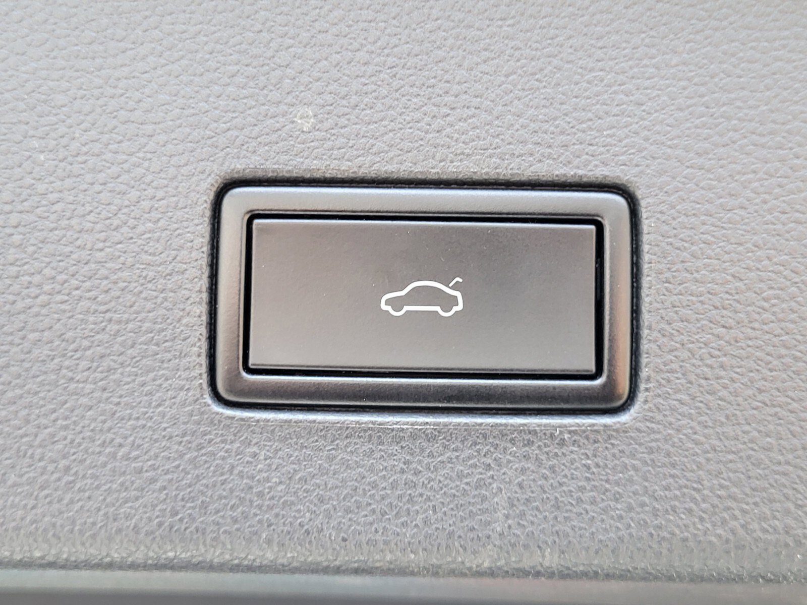 Used 2020 Volkswagen Atlas Cross Sport SEL image 30