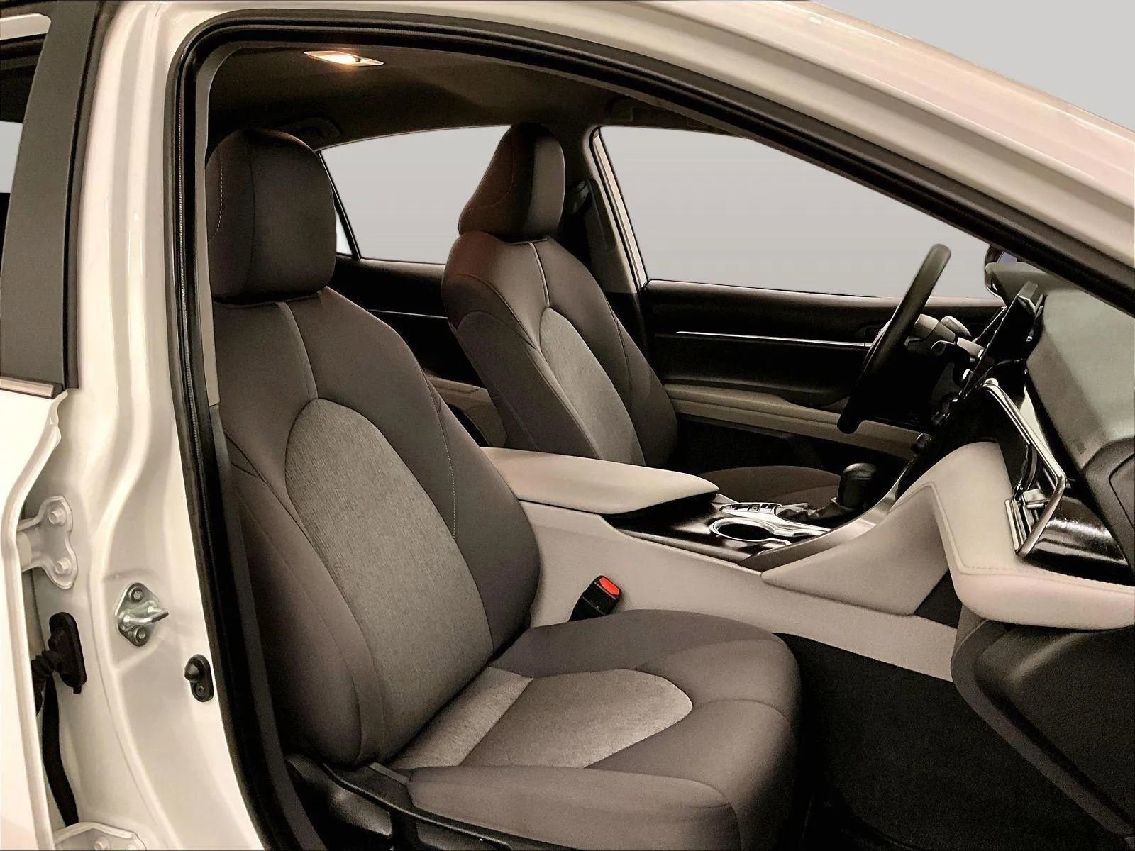 Used 2024 Toyota Camry LE image 7