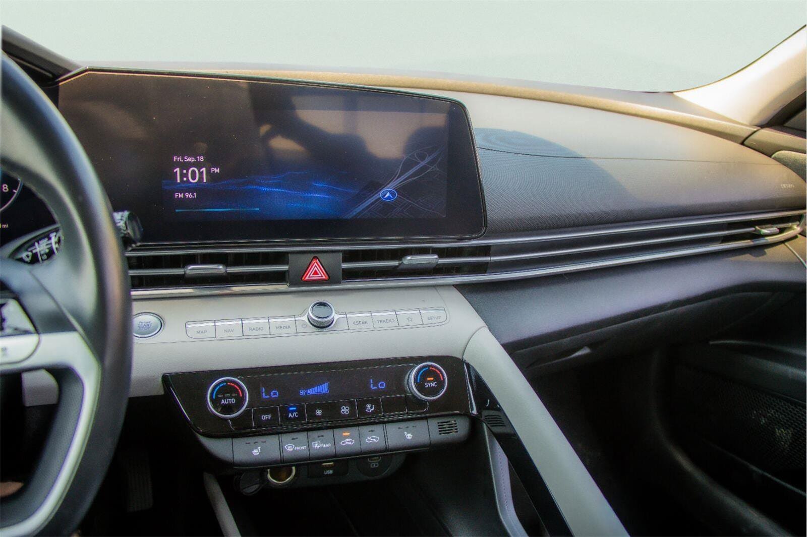 Used 2025 Hyundai Elantra Limited FWD image 13