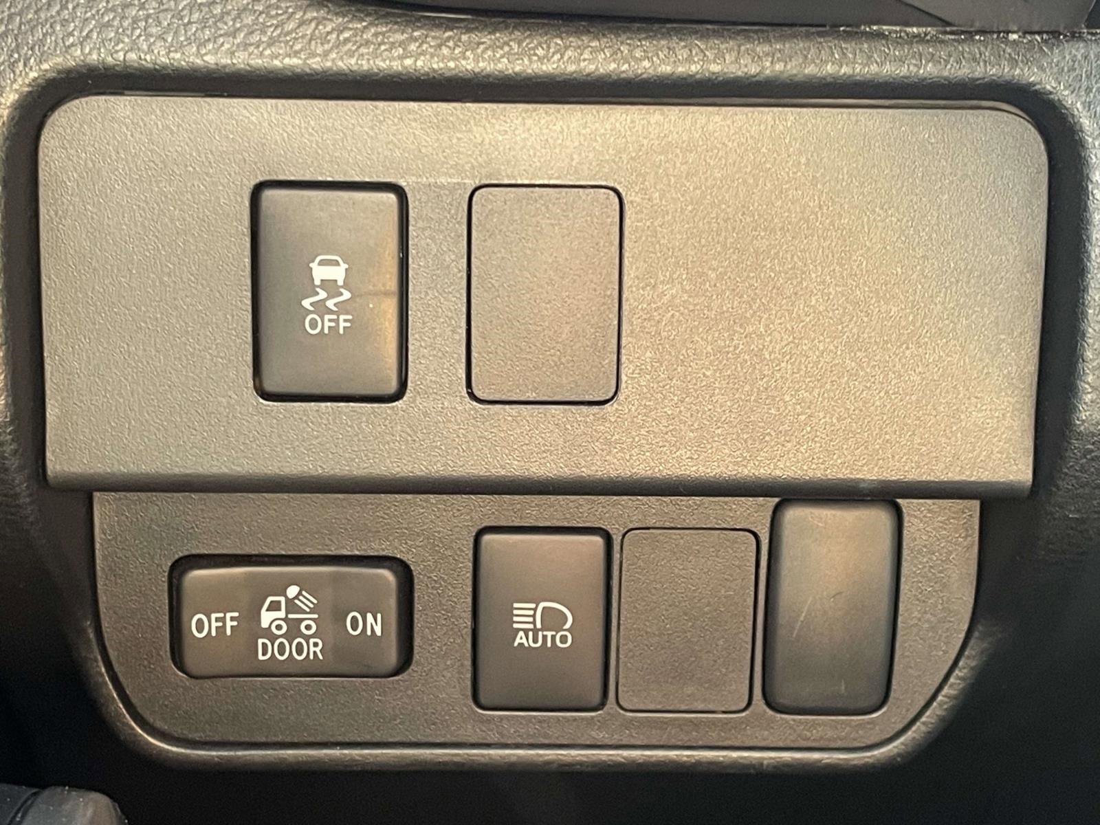 Used 2023 Toyota Tacoma SR5 w/ Technology Package image 30