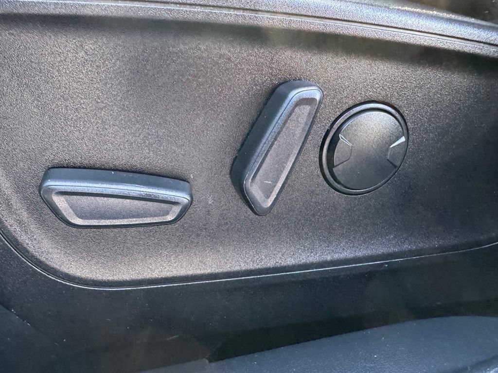 Certified 2020 Ford Escape Titanium AWD/4WD image 27
