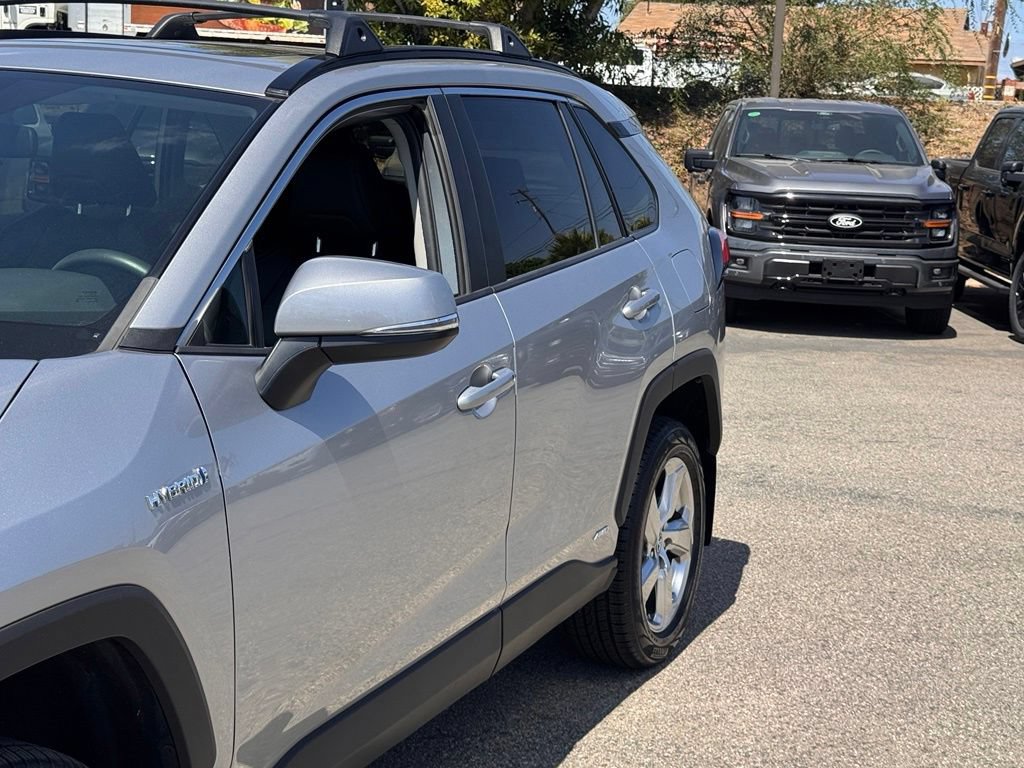 Used 2021 Toyota RAV4 XLE Premium AWD/4WD image 9