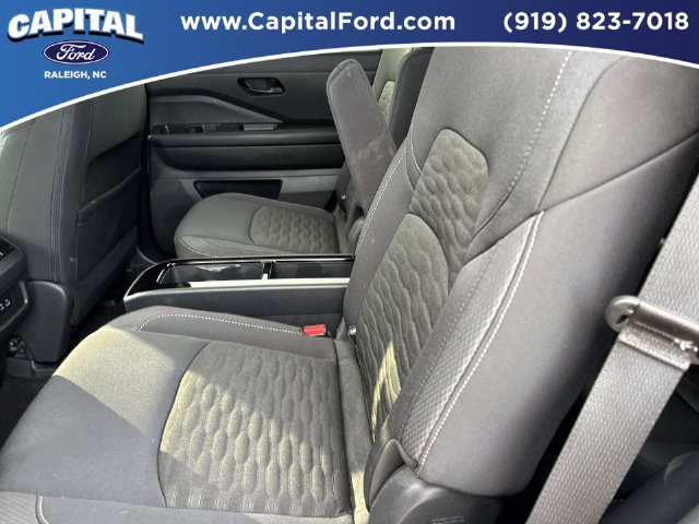 Used 2025 Nissan Pathfinder SV w/ SV Premium Package AWD/4WD image 18