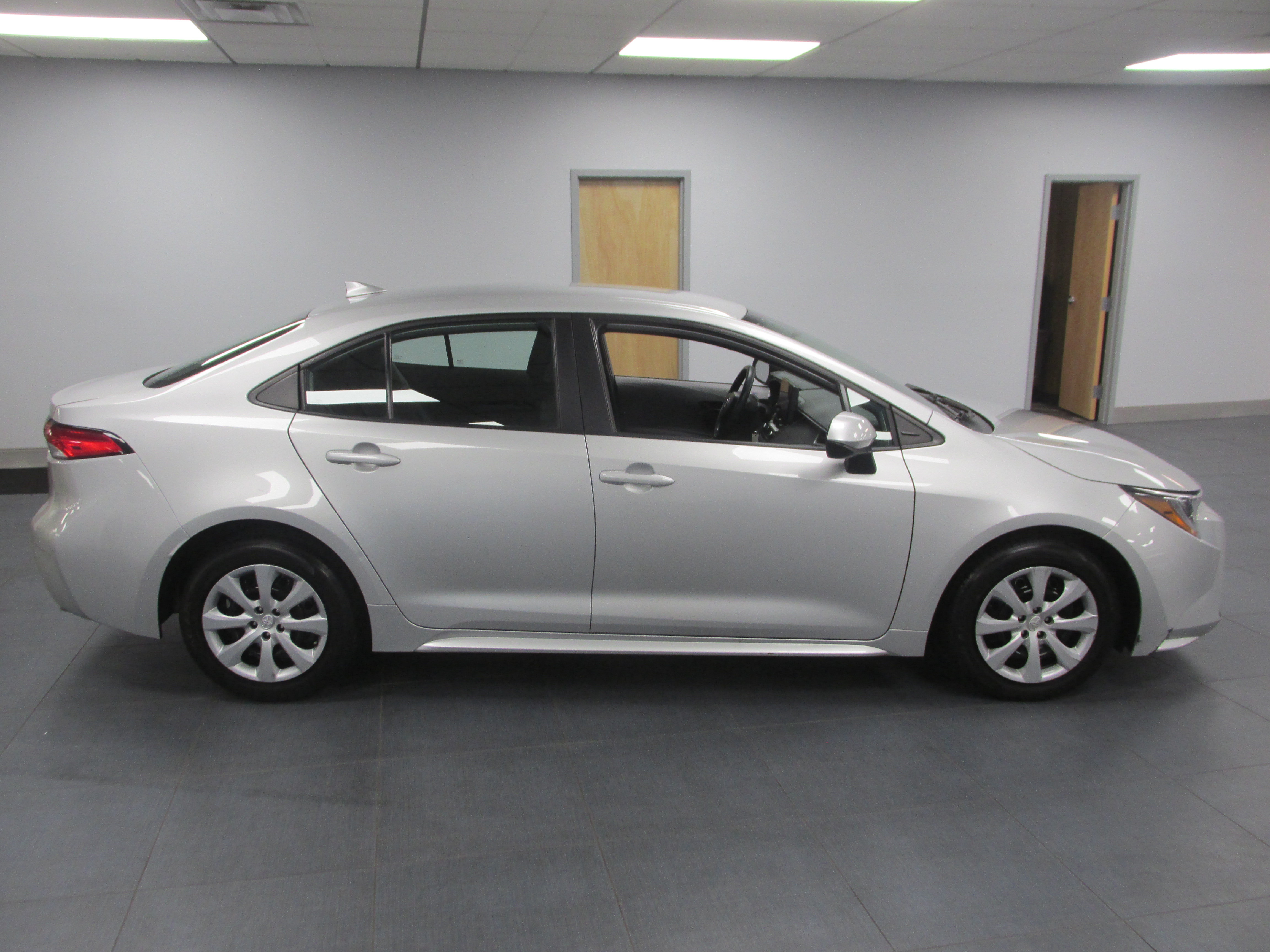 Used 2024 Toyota Corolla LE FWD image 4