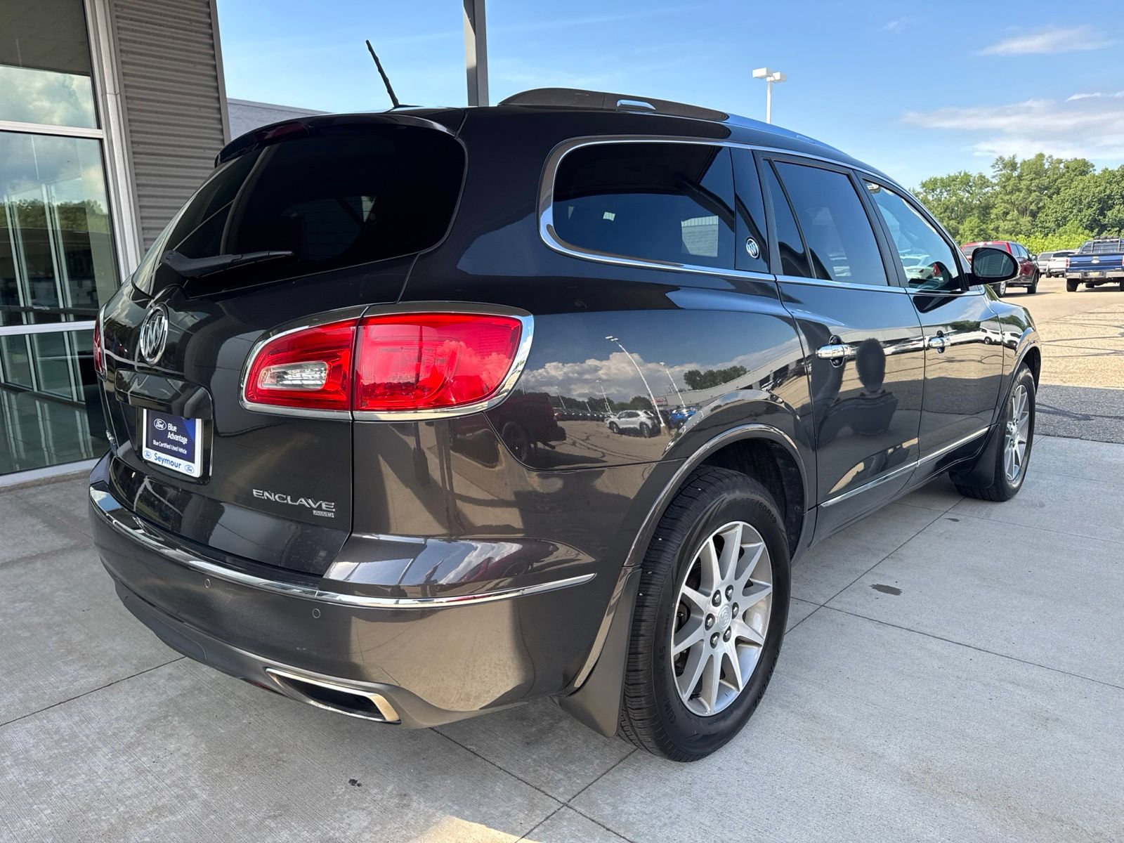 Used 2017 Buick Enclave Leather w/ Trailering Package AWD/4WD image 8