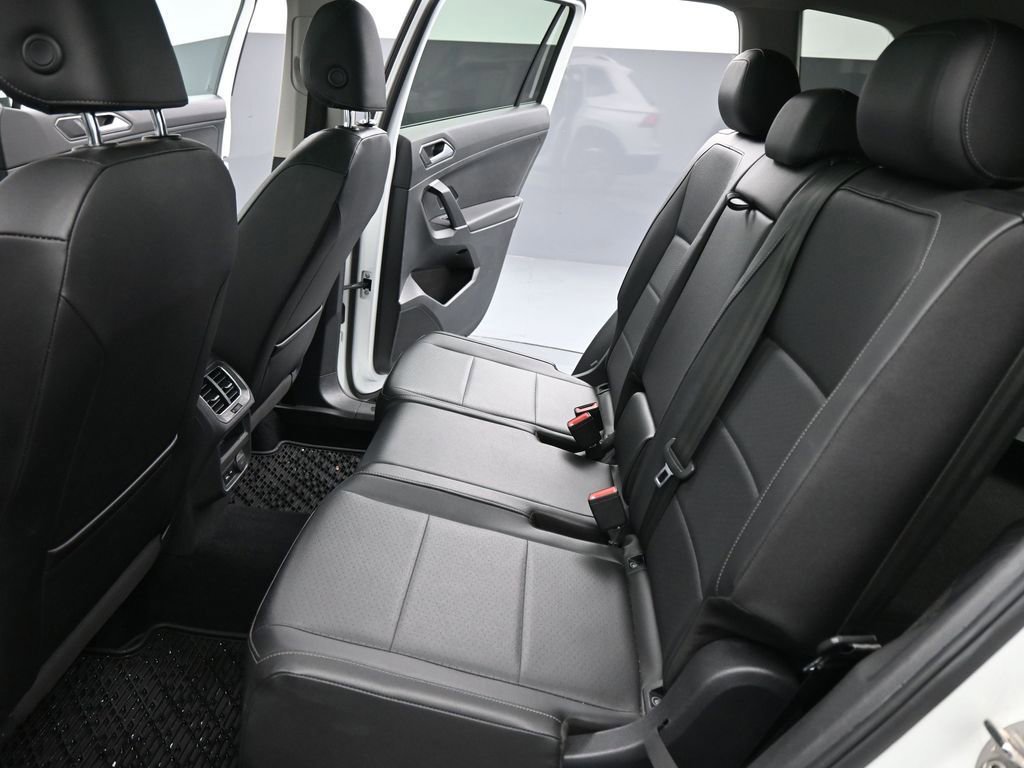 Used 2018 Volkswagen Tiguan SEL w/ 3rd Row Seat Package image 45