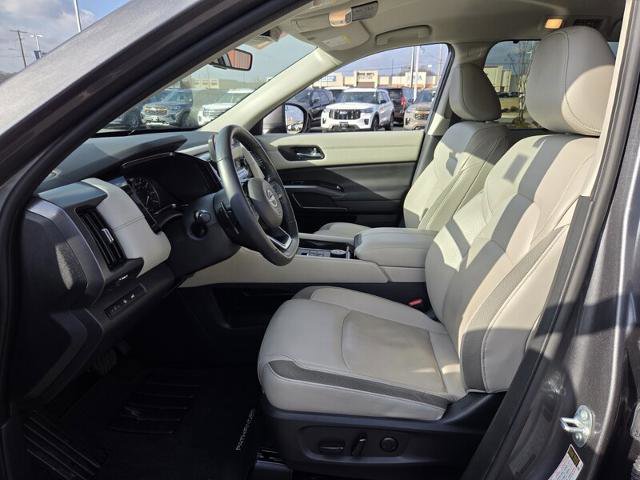 Used 2023 Nissan Pathfinder SL image 11