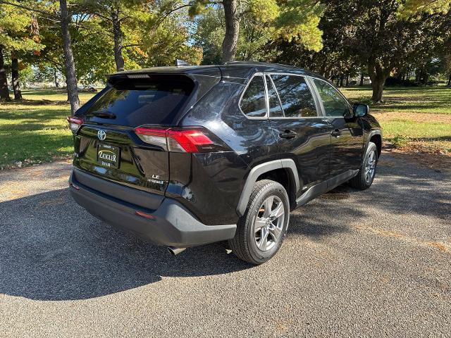 Used 2022 Toyota RAV4 LE AWD/4WD image 9