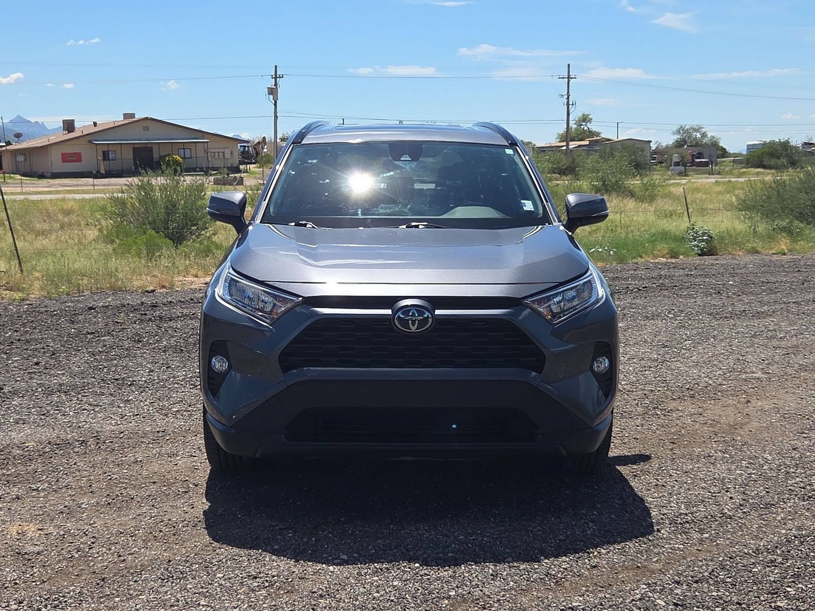 Used 2019 Toyota RAV4 XLE w/ Convenience Package FWD image 2