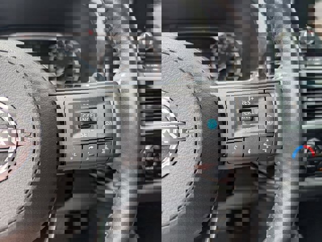 Used 2024 Nissan Pathfinder SV w/ SV Premium Package image 21