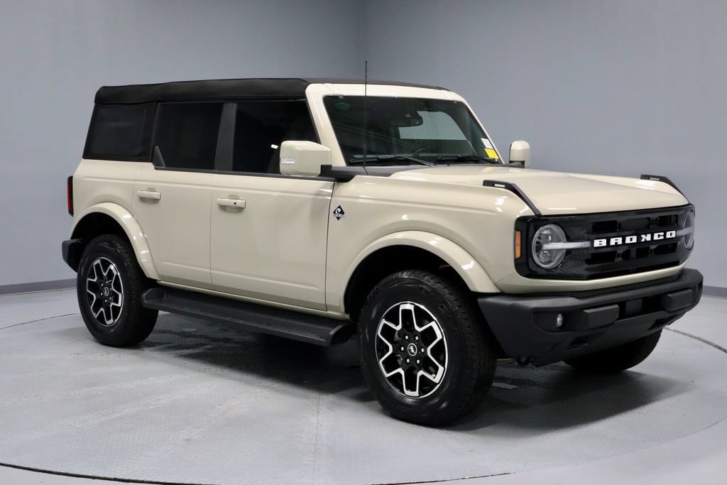 Certified 2025 Ford Bronco Outer Banks AWD/4WD image 1