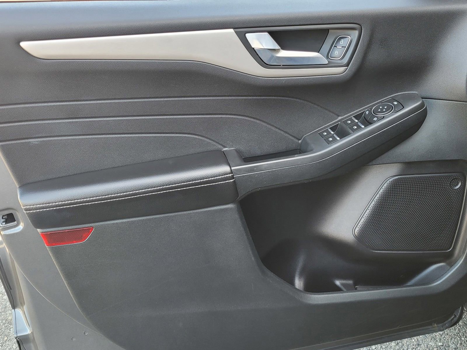 Certified 2021 Ford Escape SE w/ SE Sport Appearance Package FWD image 16