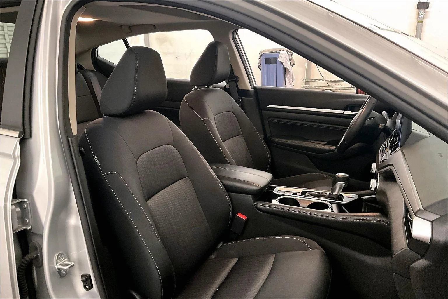 Used 2023 Nissan Altima 2.5 SV w/ SV Premium Package image 9