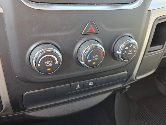 Used 2019 RAM 1500 Classic SLT AWD/4WD image 38
