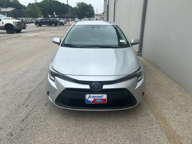 Used 2025 Toyota Corolla LE FWD image 6