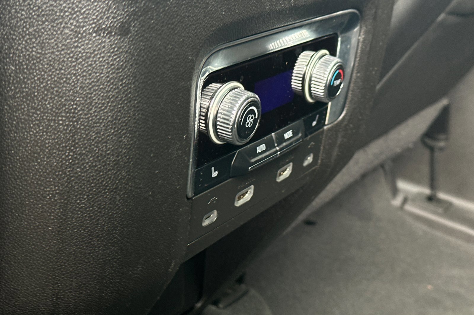 Used 2021 GMC Yukon AT4 w/ AT4 Premium Plus Package image 13