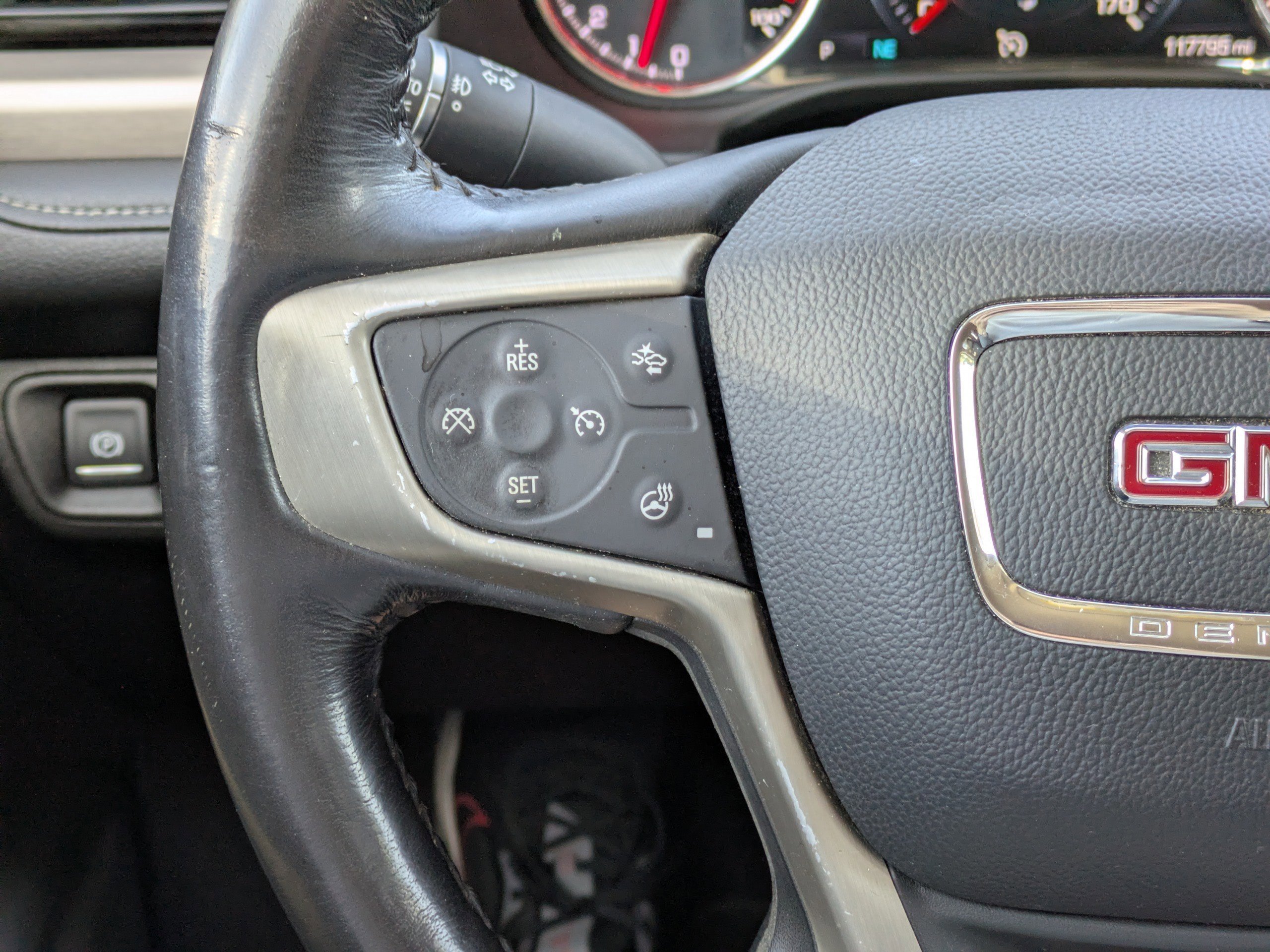 Used 2019 GMC Acadia Denali image 14