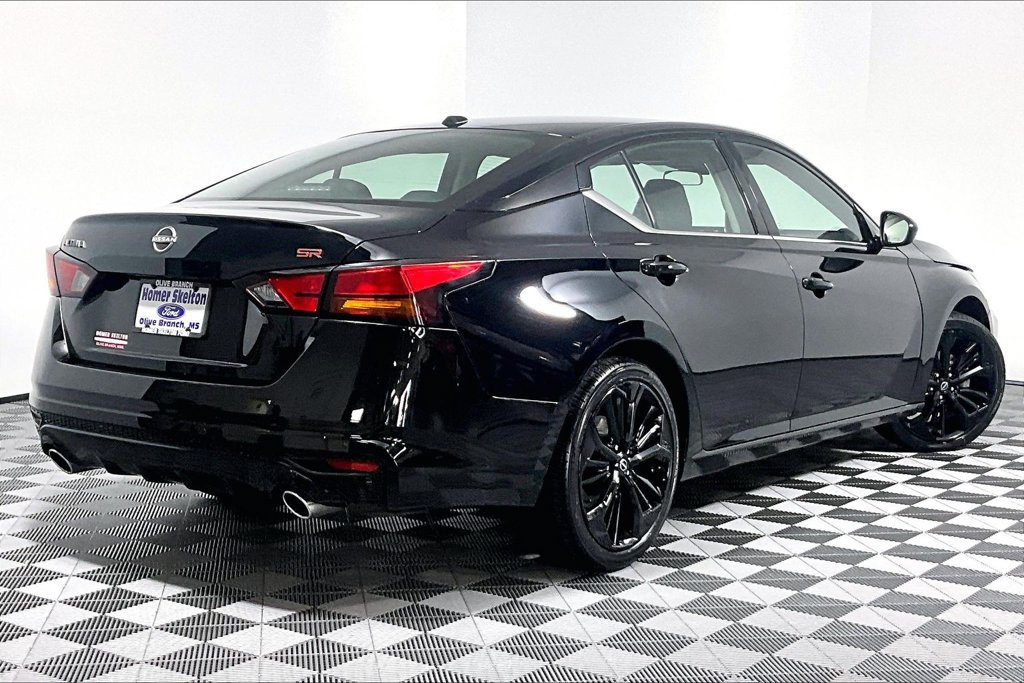 Used 2024 Nissan Altima 2.5 SR FWD image 12