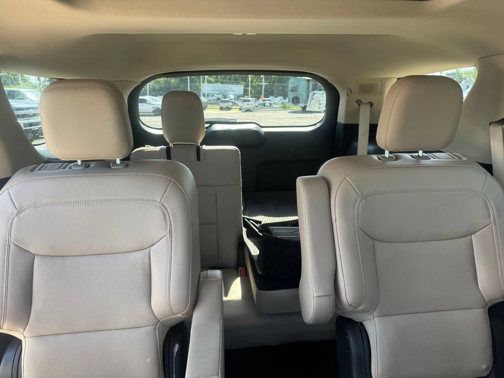 Certified 2023 Ford Explorer Limited w/ Limited Technology Package AWD/4WD image 9