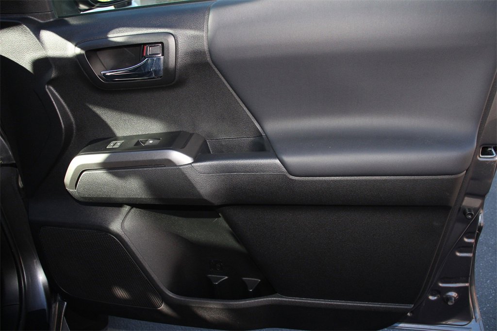 Used 2022 Toyota Tacoma TRD Off-Road image 28