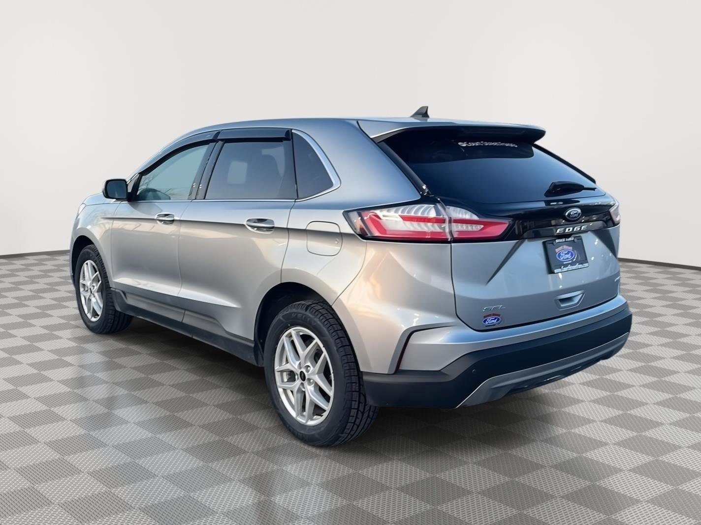 Certified 2024 Ford Edge SEL w/ Convenience Package image 3