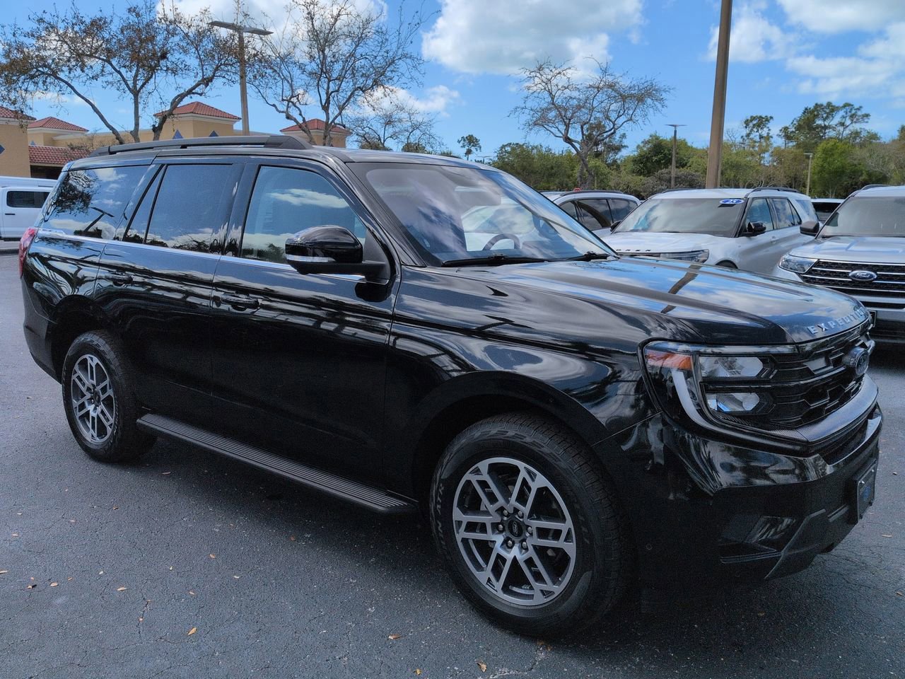 Certified 2025 Ford Expedition Active image 8