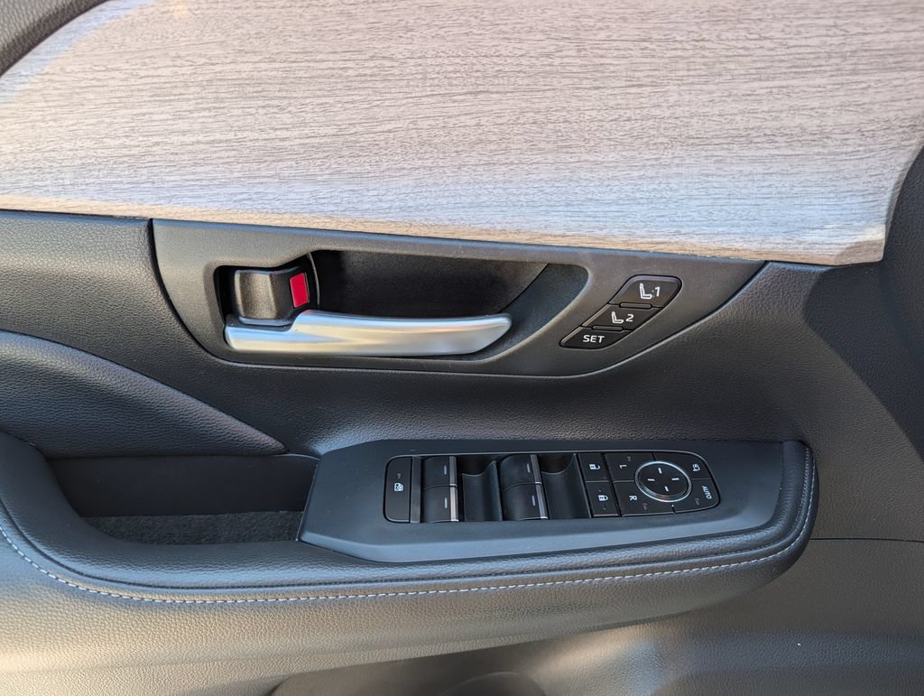 Used 2024 Toyota Grand Highlander AWD image 22