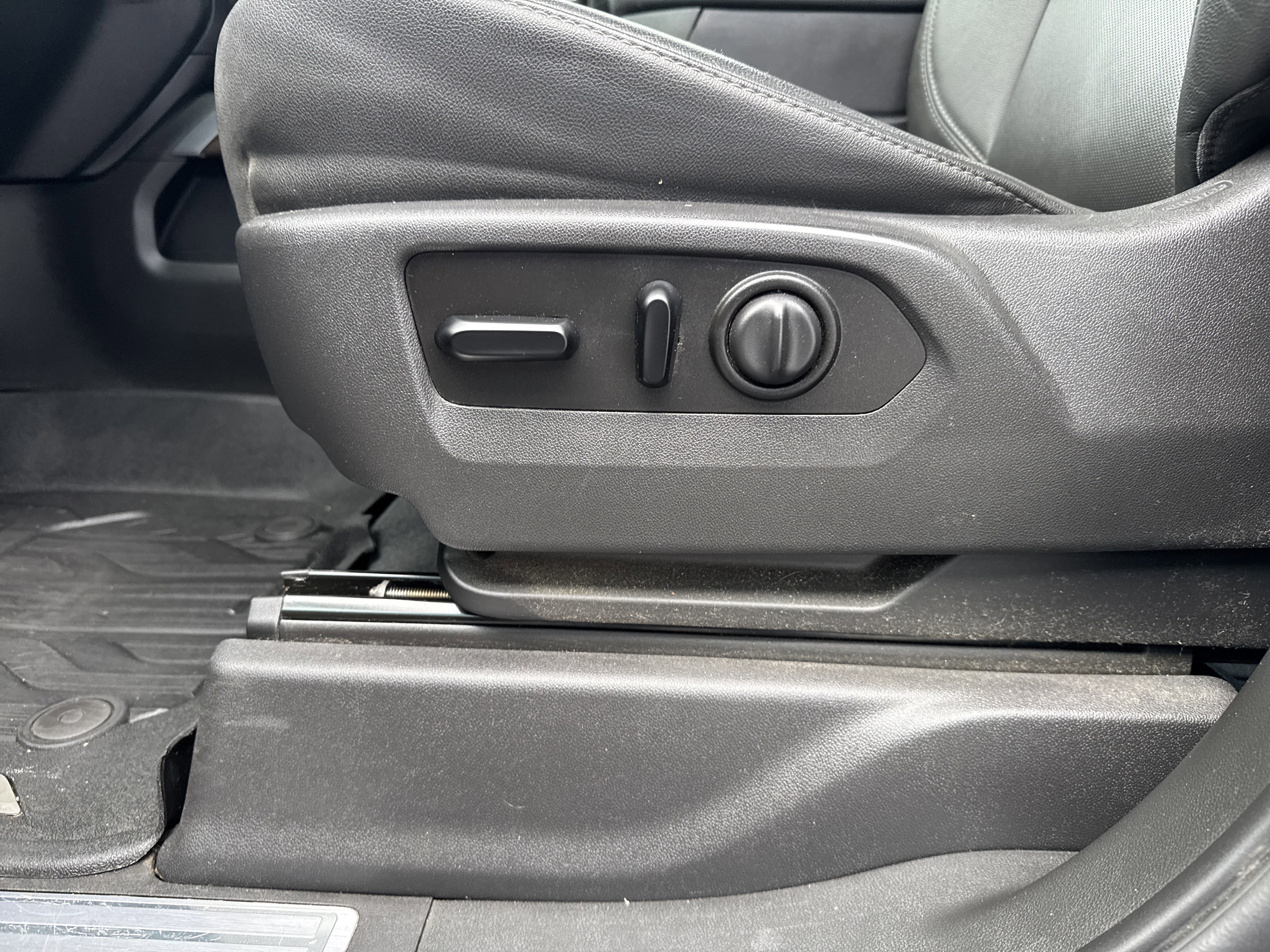 Used 2019 GMC Sierra 1500 SLT w/ SLT Premium Package image 38