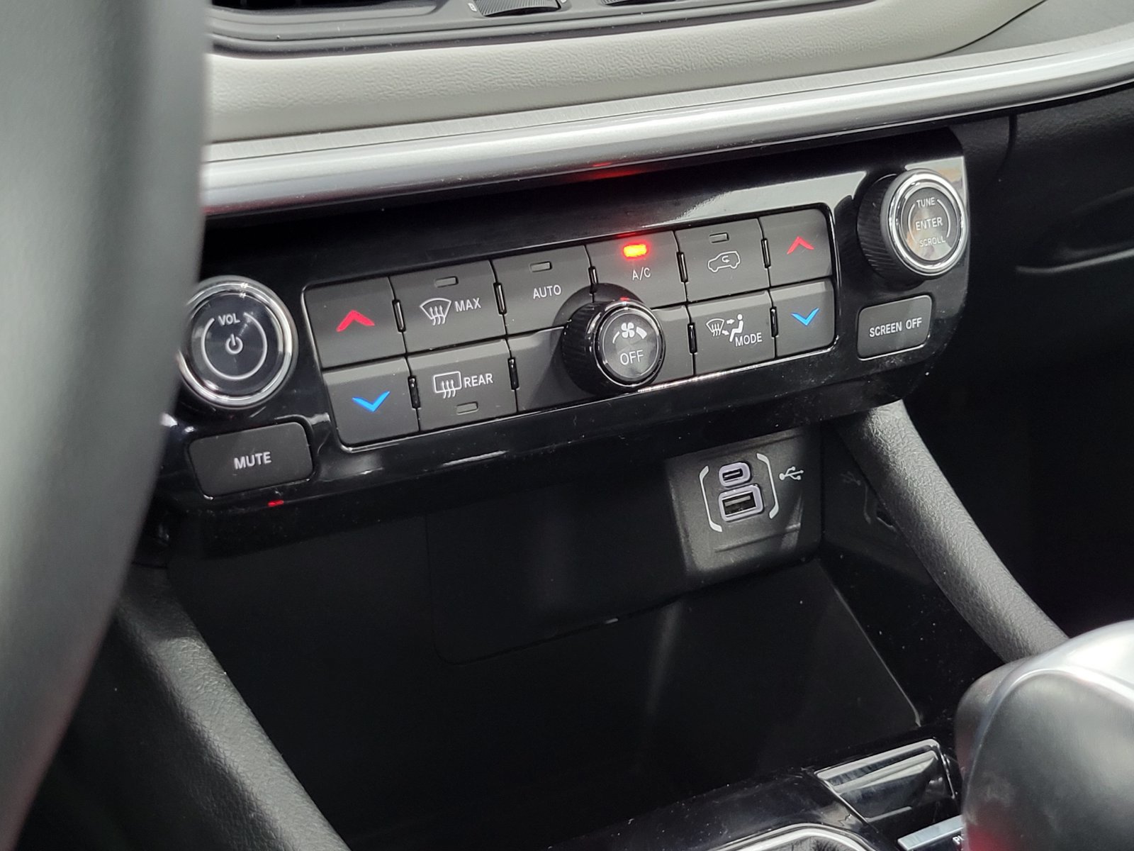 Used 2025 Jeep Compass Limited AWD/4WD image 20