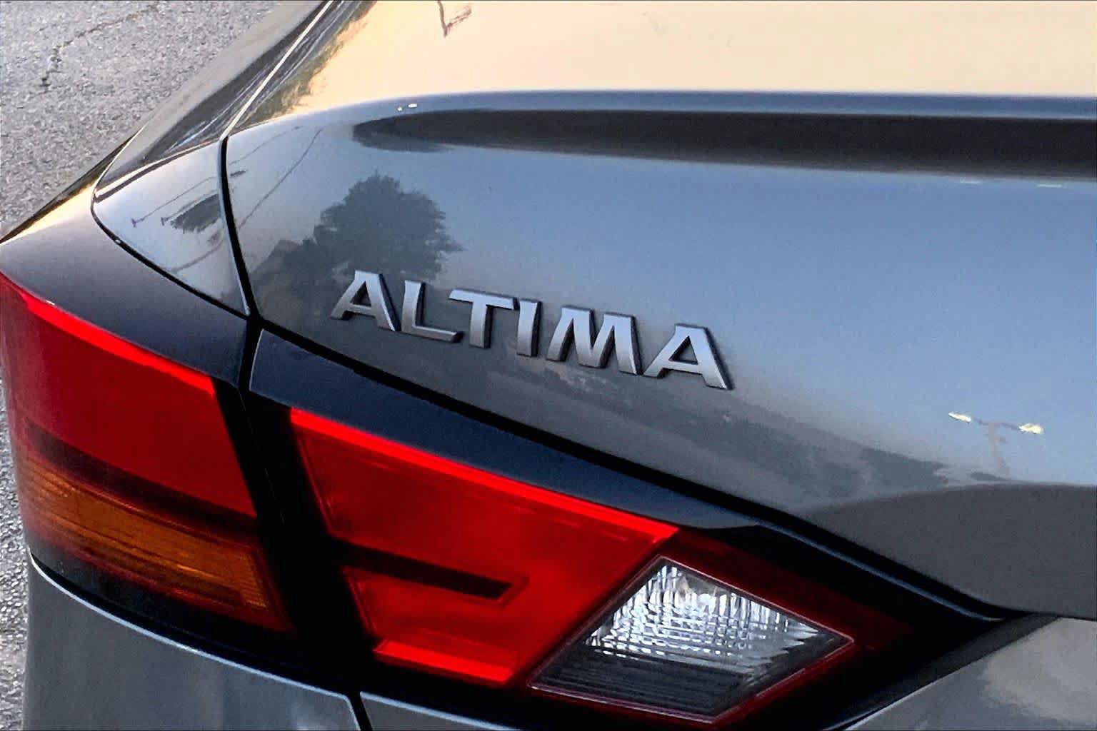 Used 2025 Nissan Altima 2.5 SV FWD image 10