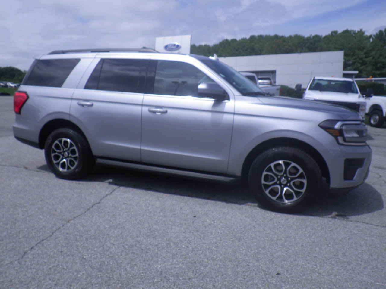 Certified 2024 Ford Expedition XLT AWD/4WD image 8