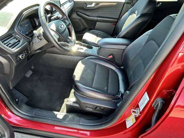 Certified 2025 Ford Escape ST-Line Select AWD/4WD image 17