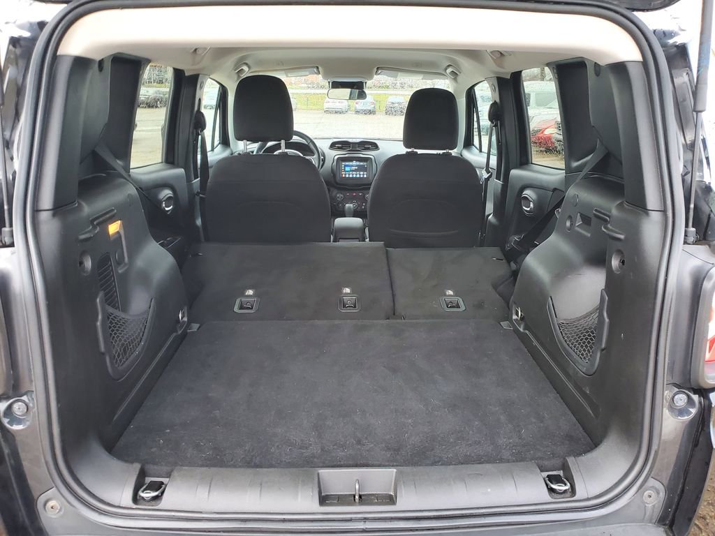 Used 2019 Jeep Renegade Latitude w/ Cold Weather Group image 6