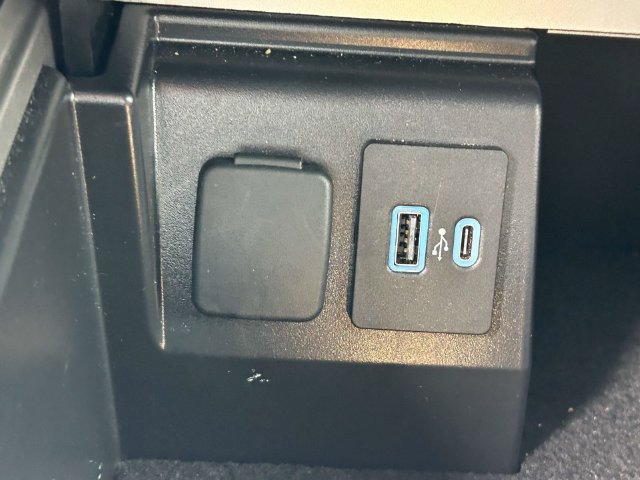 Certified 2023 Ford Explorer Limited w/ Limited Technology Package RWD image 27