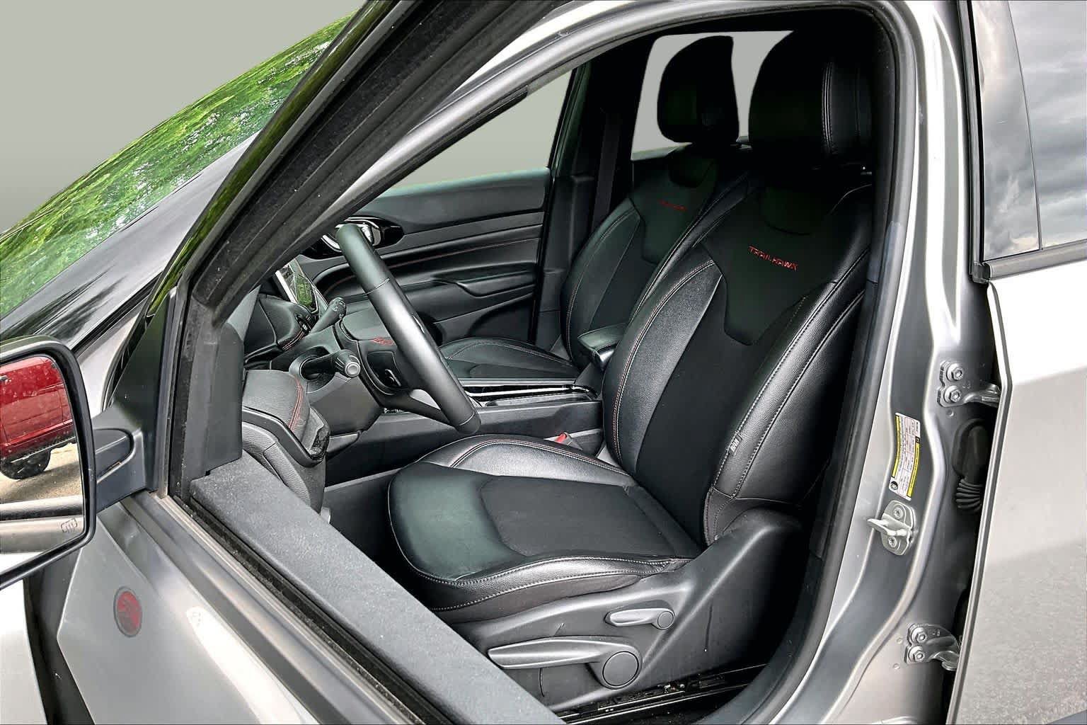 Used 2024 Jeep Compass Trailhawk AWD/4WD image 9